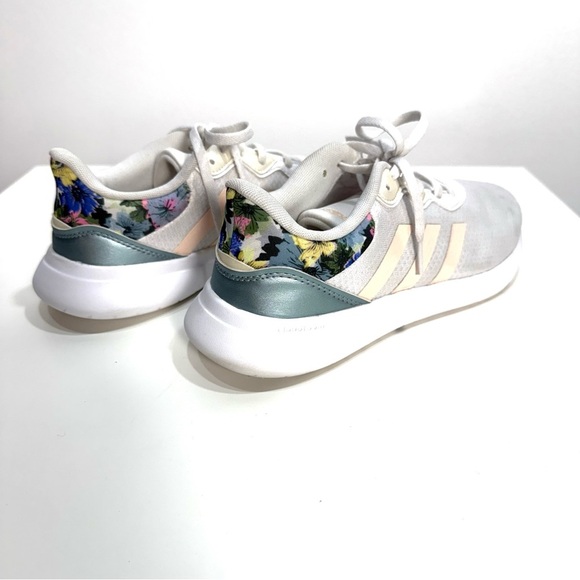 Adidas Women’s QT Racer running shoe with Floral Print and Pink stripes - Picture 4 of 12